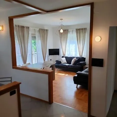 Marconi 33a Apartment
